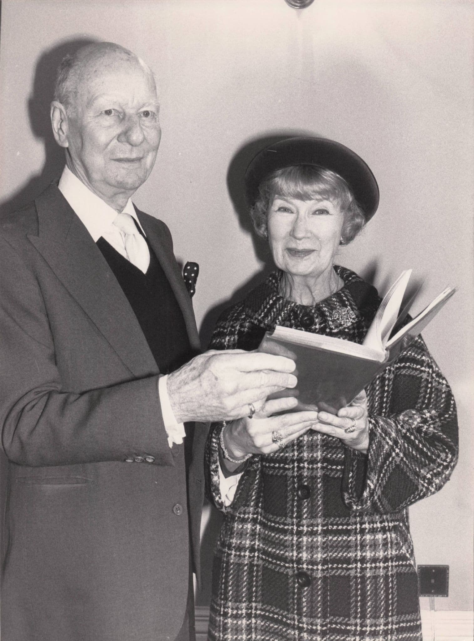 John Gielgud & Peggy Ashcroft Vintage Large Press Photo