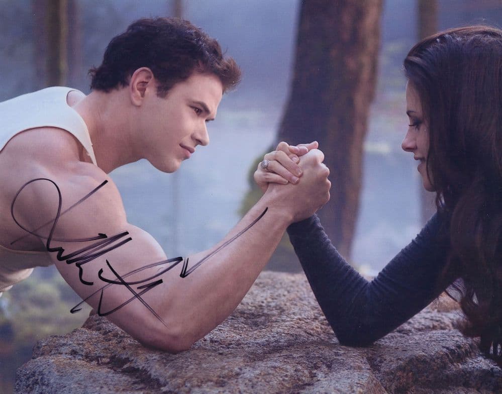 Kellen Lutz as Emmett Cullen of Twilight 10x8 Hand Signed Photo