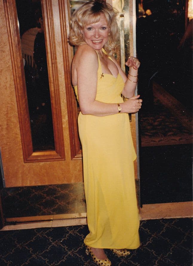 Linda Regan Hi De Hi Carry On Films 2x Hand Signed Photo & More