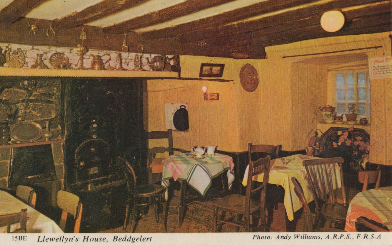 LlewellynÔøΩs House Beddgelert Welsh Hotel Postcard