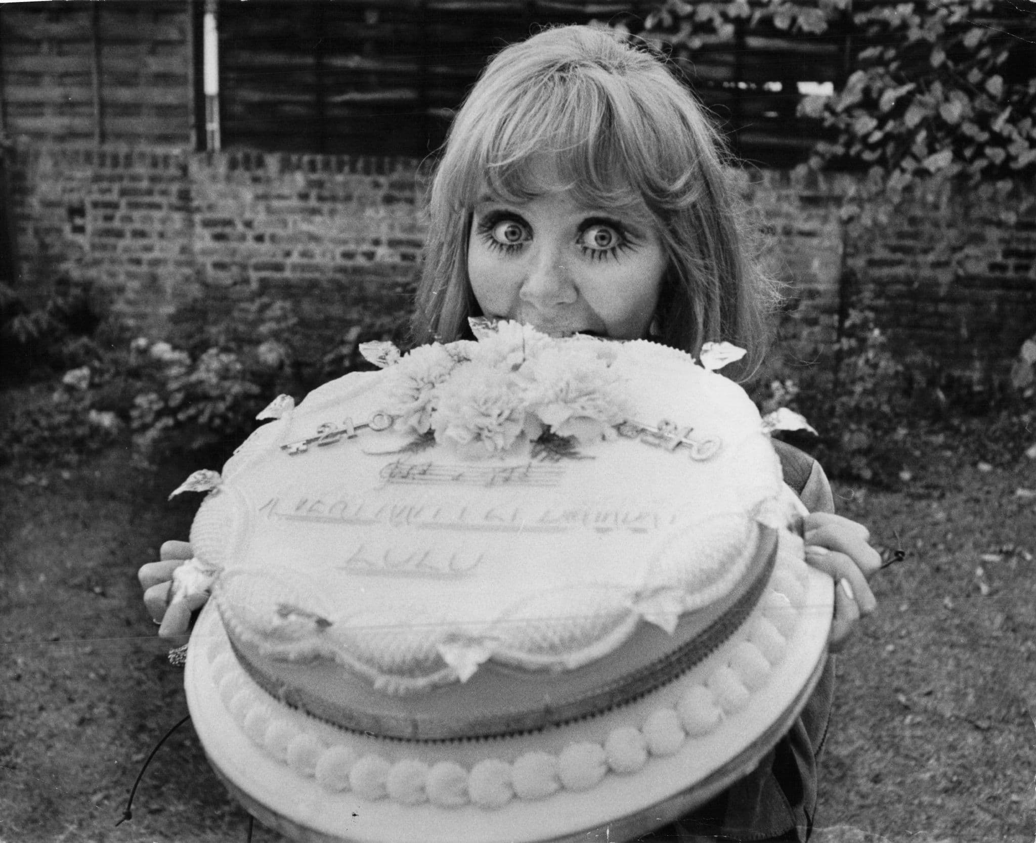Lulu Celebrates Her 21st Birthday Cake 1969 Large Press Photo
