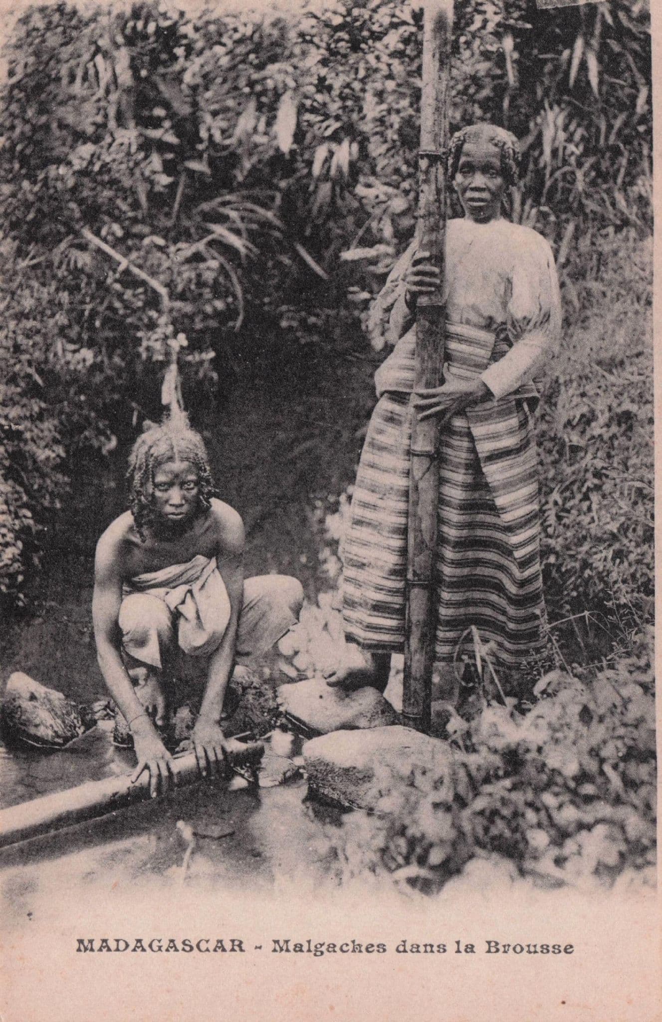 Madagascar Africa Malgeches Dans Le Brousse Antique Postcard