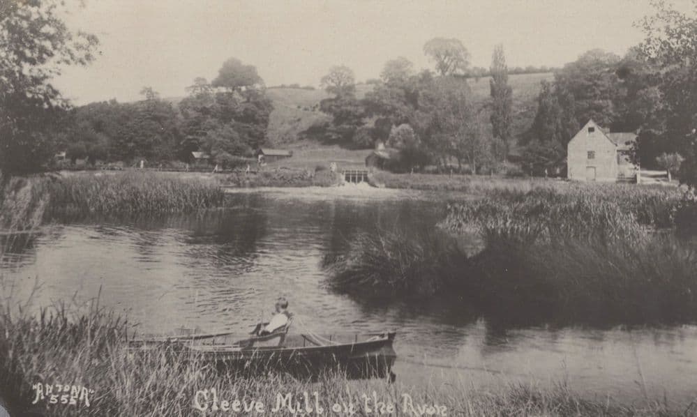 Man Fishing Boat Cleeve Mill On The Avon Worcester Old Postcard