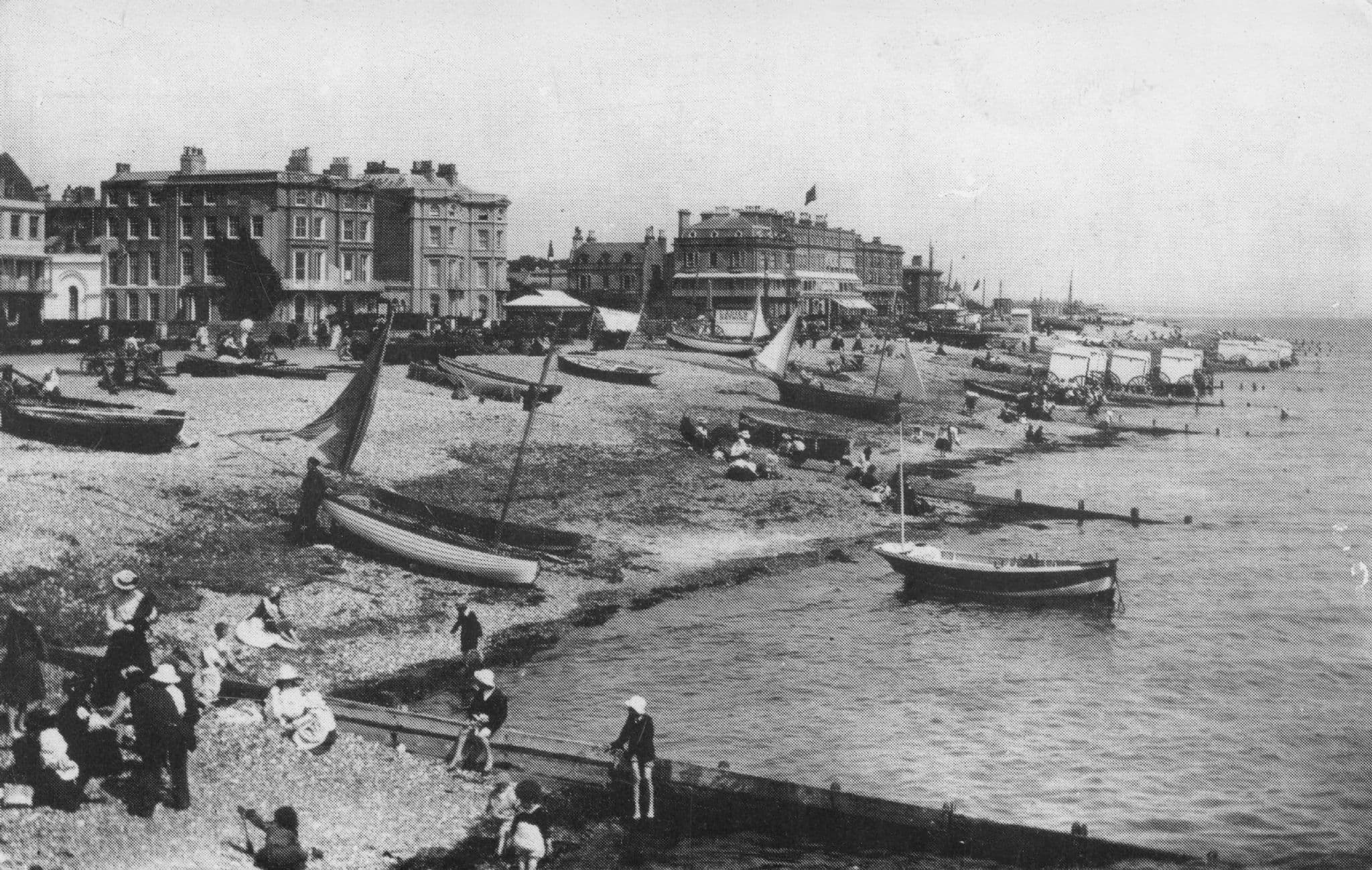 Marine Parade Bathing Machines Worthing Beach Steyne Hotel Sussex Postcard
