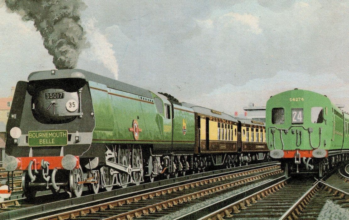 Merchant Navy 4-6-2 Train 35017 at Waterloo Station Postcard