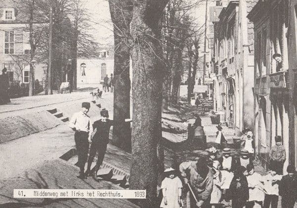 Middenweg Met Links Het Rechthuis in 1893 Postcard