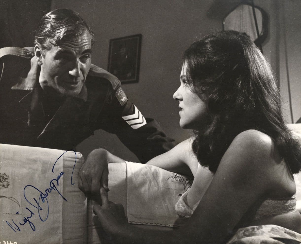 Nigel Davenport The Virgin Soldiers 10x8 Hand Signed Press Photo
