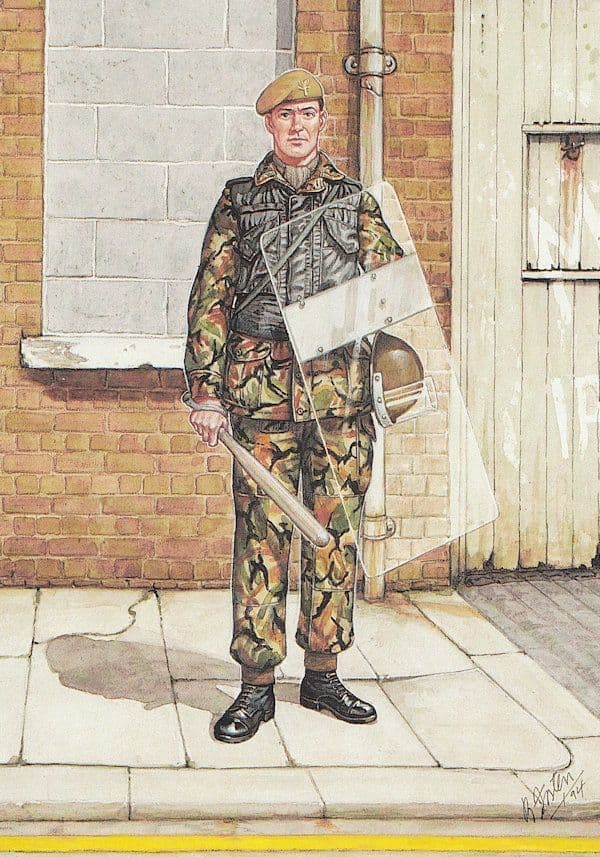 Northern Ireland Welsh Guard in 1971 Military Uniform Painting Postcard