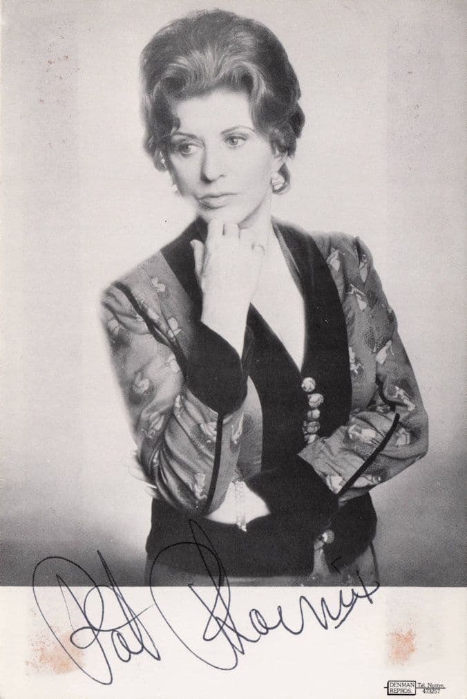 Pat Phoenix Coronation Street Vintage Old Hand Signed Photo