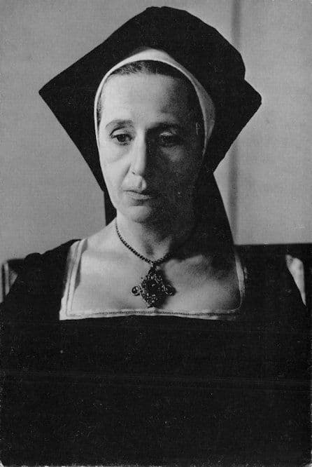 Peggy Ashcroft as Queen Katharine Shakespeare Play Company Old Postcard