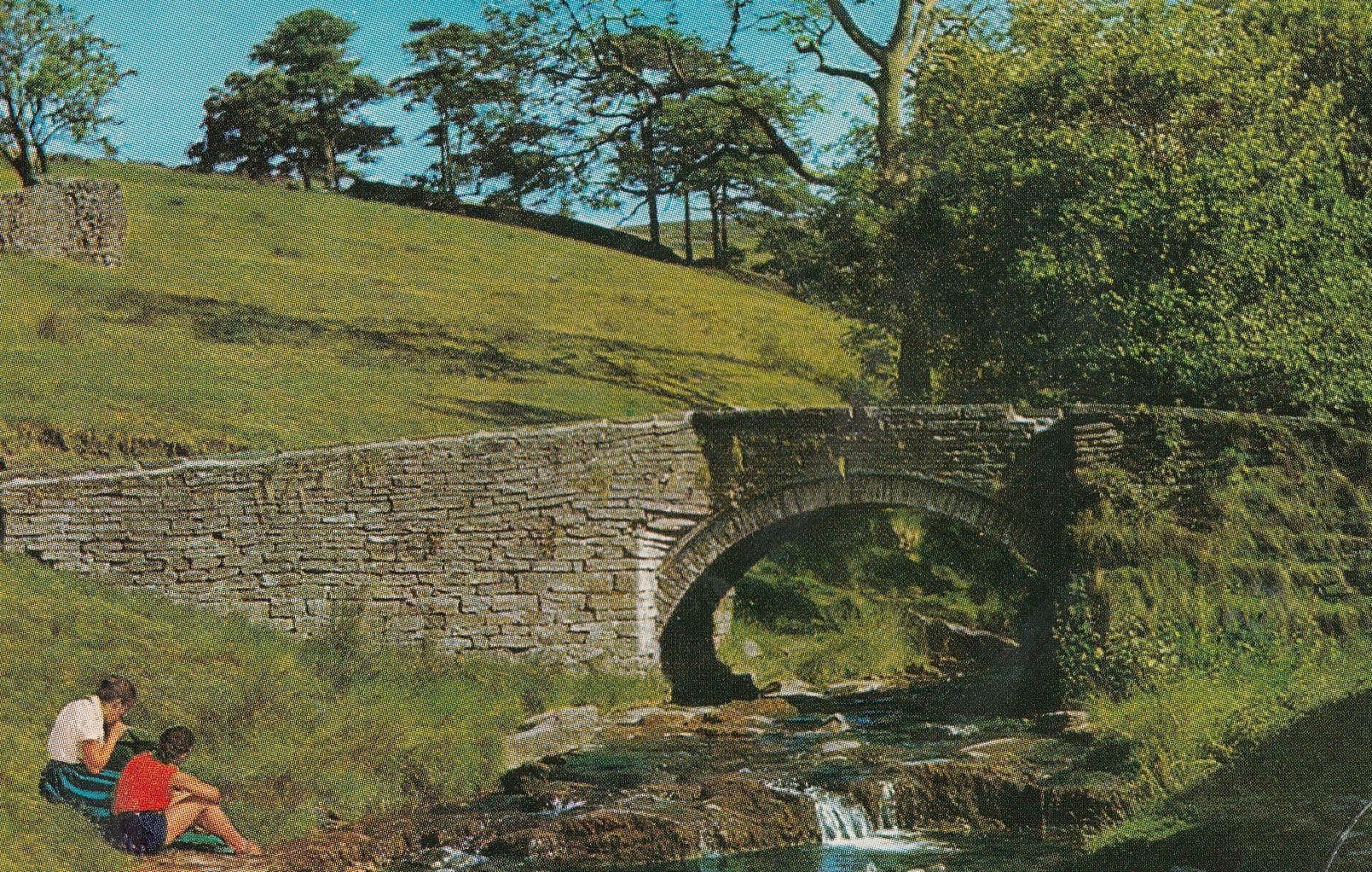 Picnic at Goyts Bridge Derby 1970s Postcard