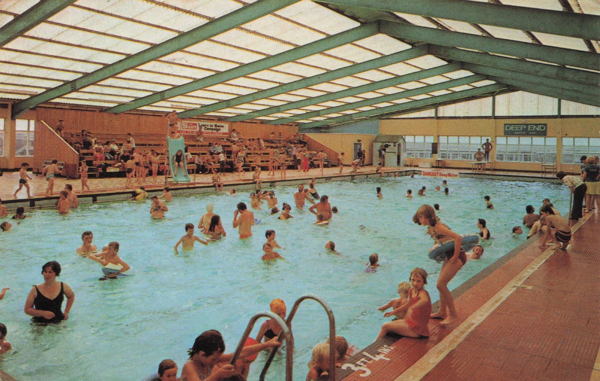 Pontin's Southport Lancashire Swimming Pool Holiday Camp 1970s Postcard