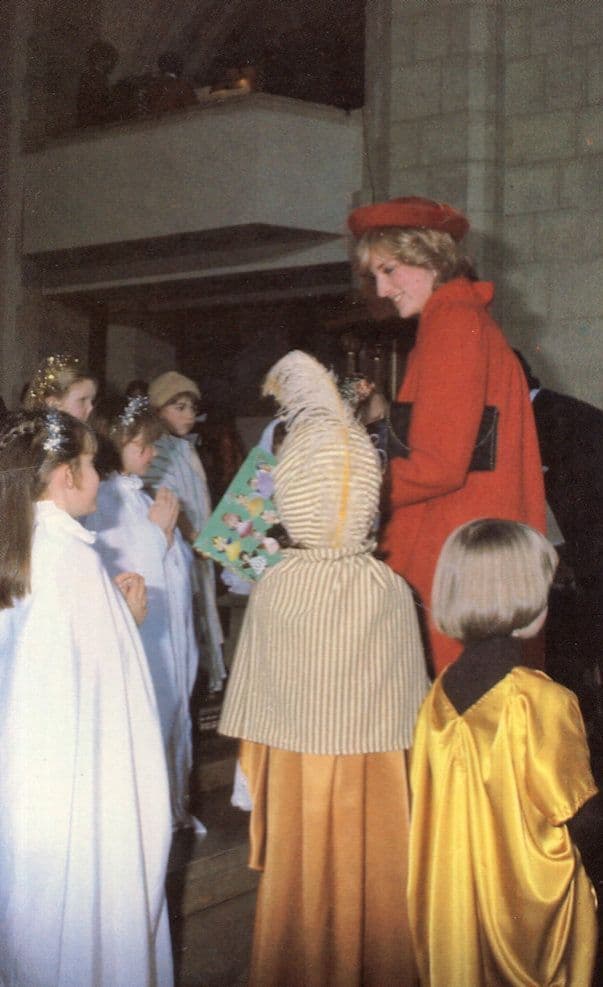 Princess Diana With Nativity Players 1981 Guildford Cathedral Postcard