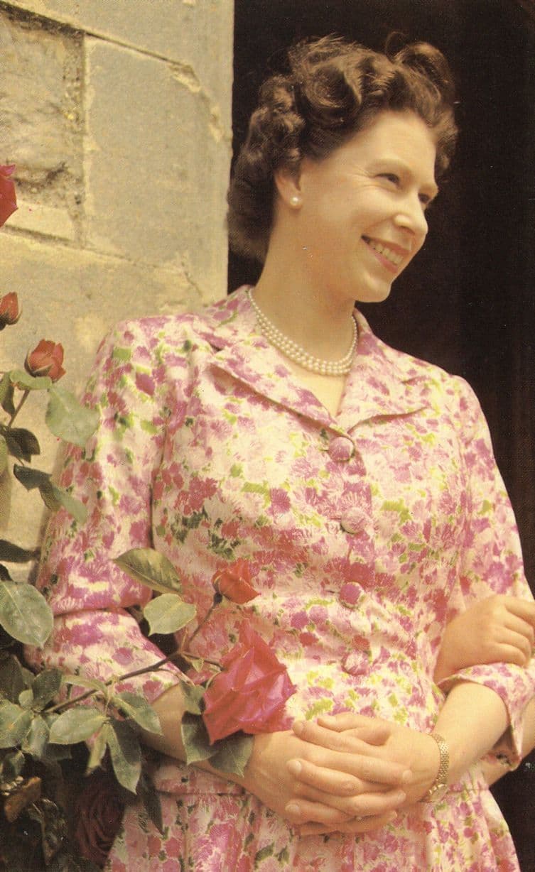 Queen Elizabeth II at Windsor 1959 Rose Floral Fashion Rare Royal Postcard