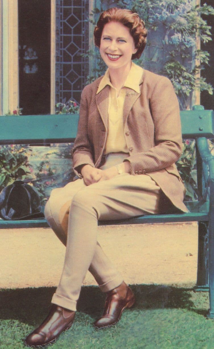 Queen Elizabeth II At Windsor in 1954 Royal Photo Postcard