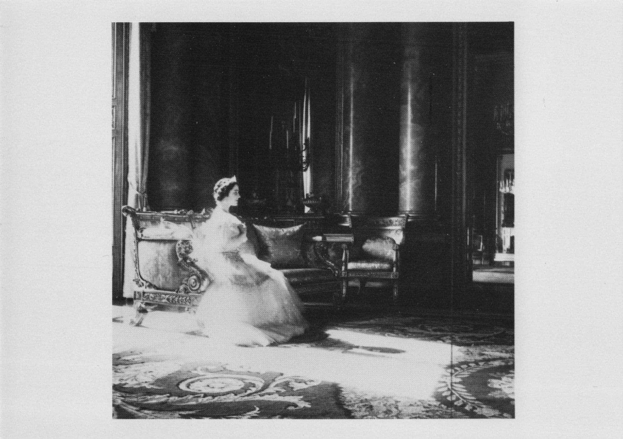 Queen Elizabeth in 1939 WW2 Cecil Beaton Award Photo Postcard