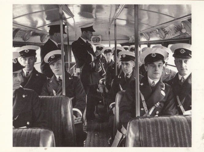 Ravenscourt Park School Trip in 1934 at Train Station London Museum Postcard
