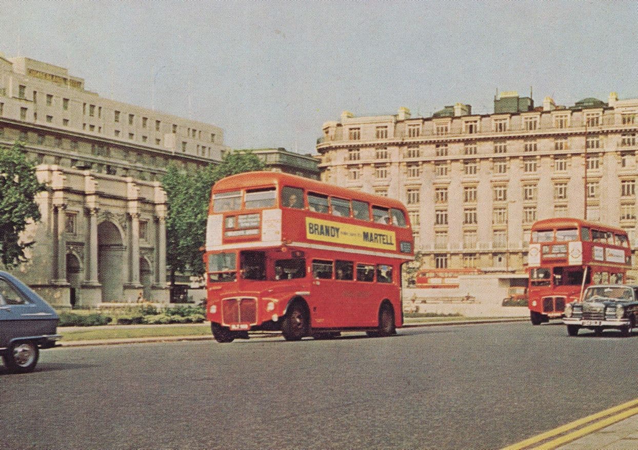 RM Type Bus Buses Routes 8 and 15 at Marble Arch London Postcard