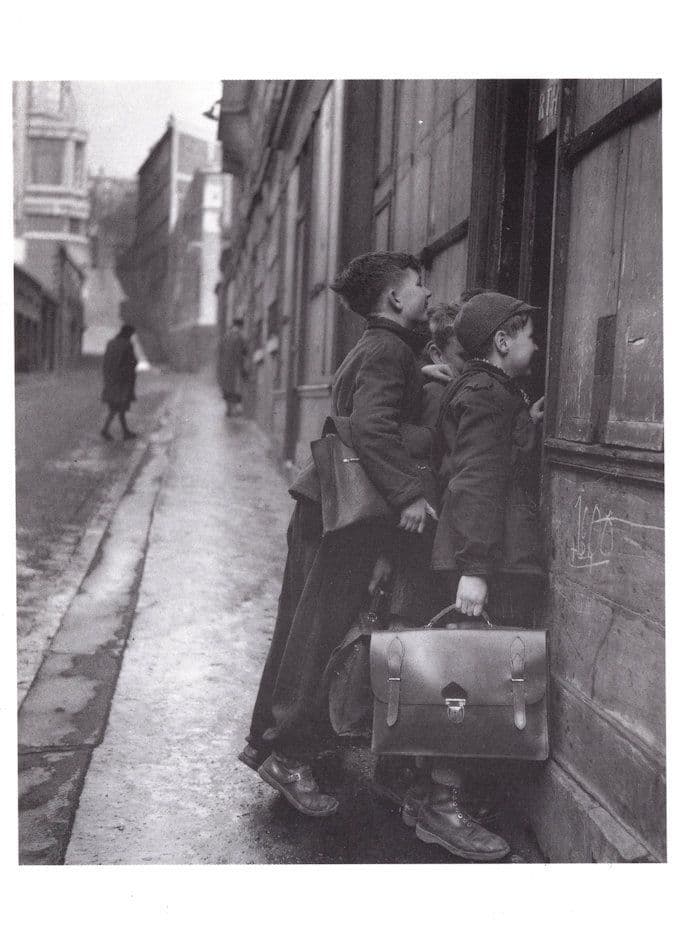 Robert Doisneau Les Ecoliers Curieux French Photo Postcard