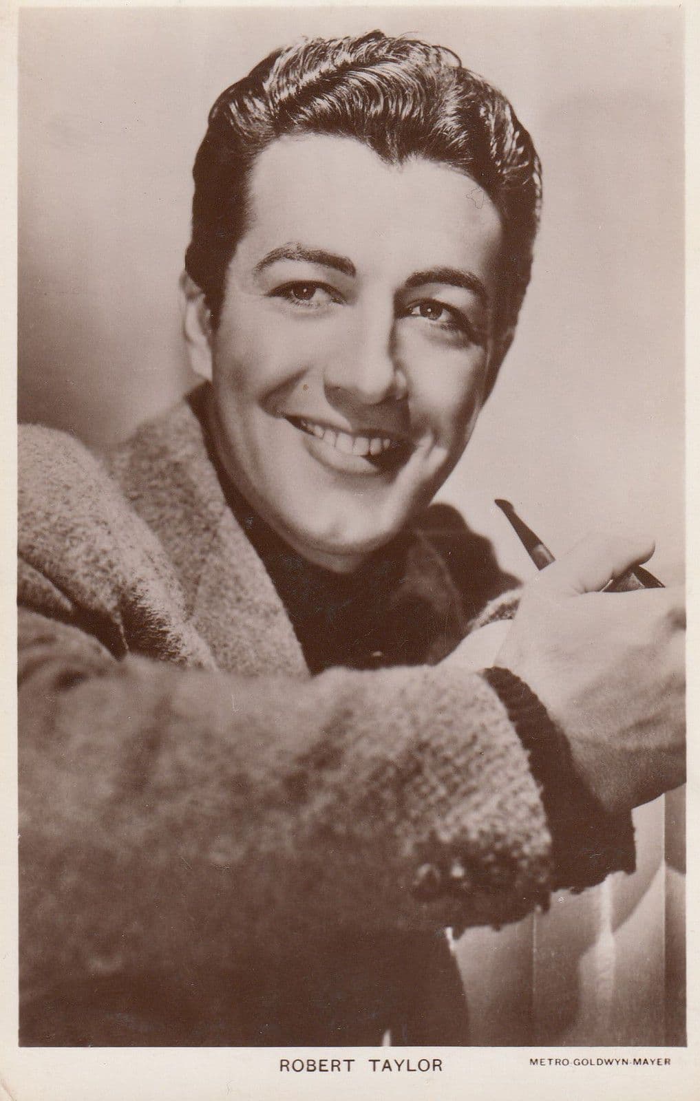 Robert Taylor Vintage Picturegoer Photo Postcard