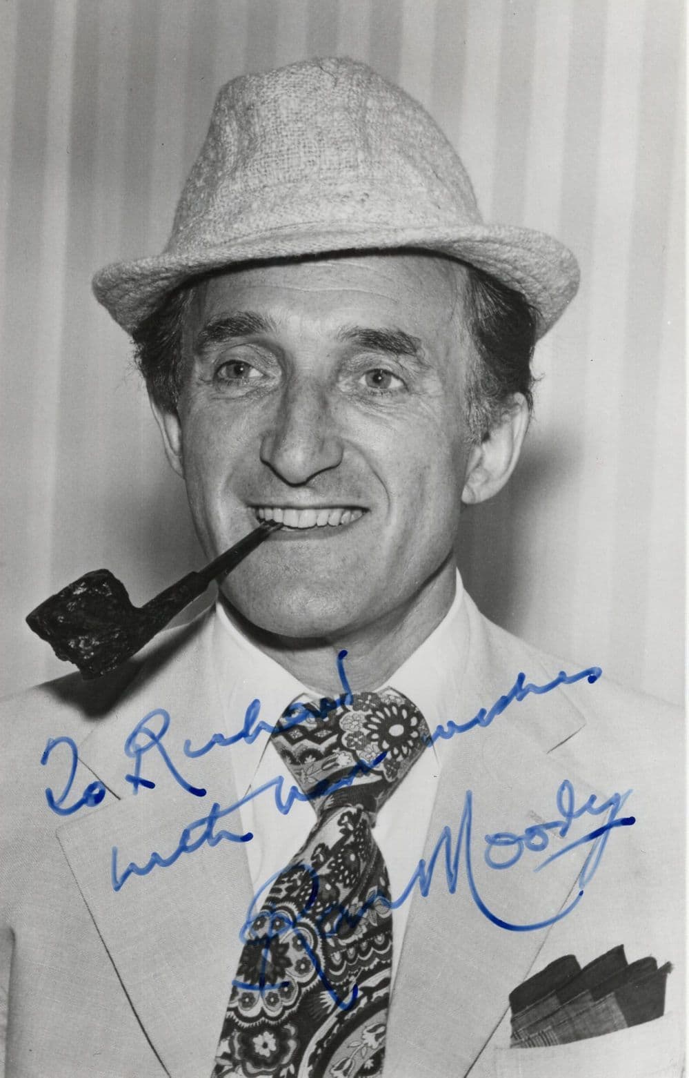 Ron Moody Fagin in Oliver Hand Signed Photo