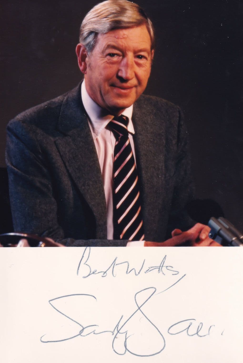Sandy Gall ITV ITV News At 10 Newsreader Hand Signed Photo