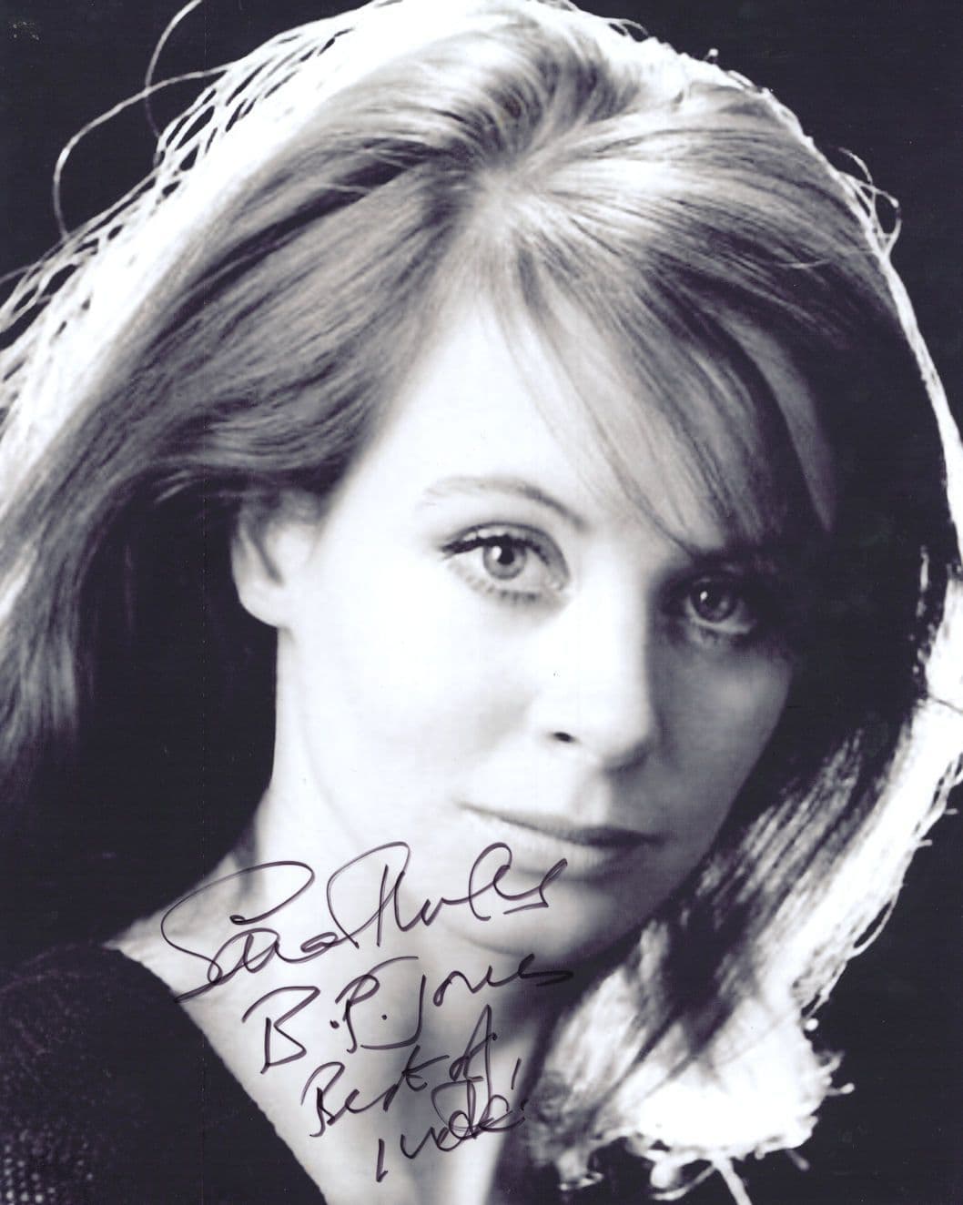 Sarah Miles 10x8 Stunning Vintage Hand Signed Photo