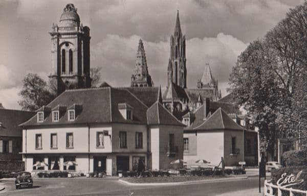 Senlis Hotel French Postcard