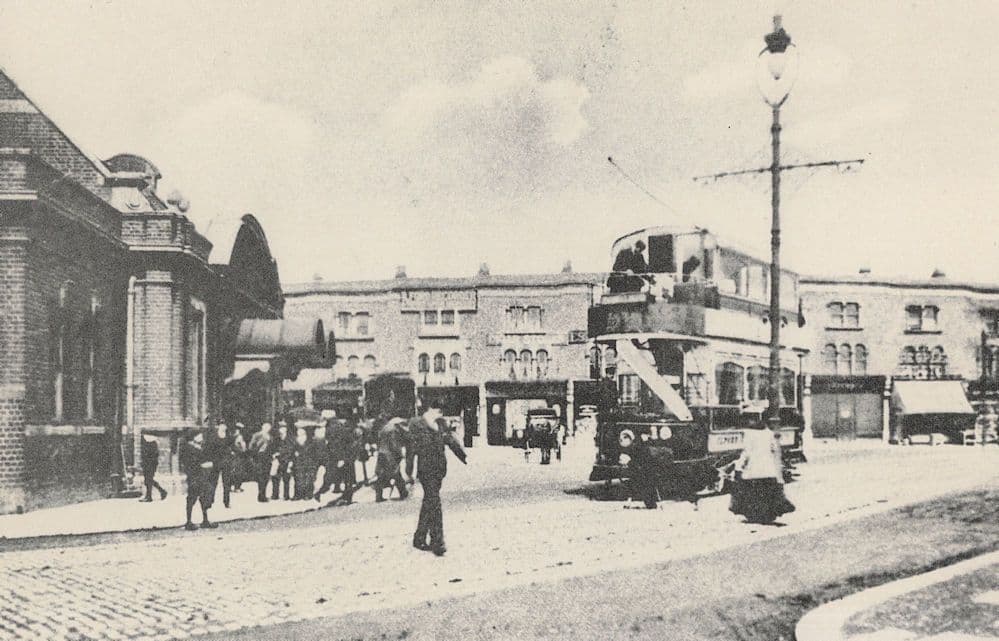 Seven Kings High Road & Bus Station London Postcard