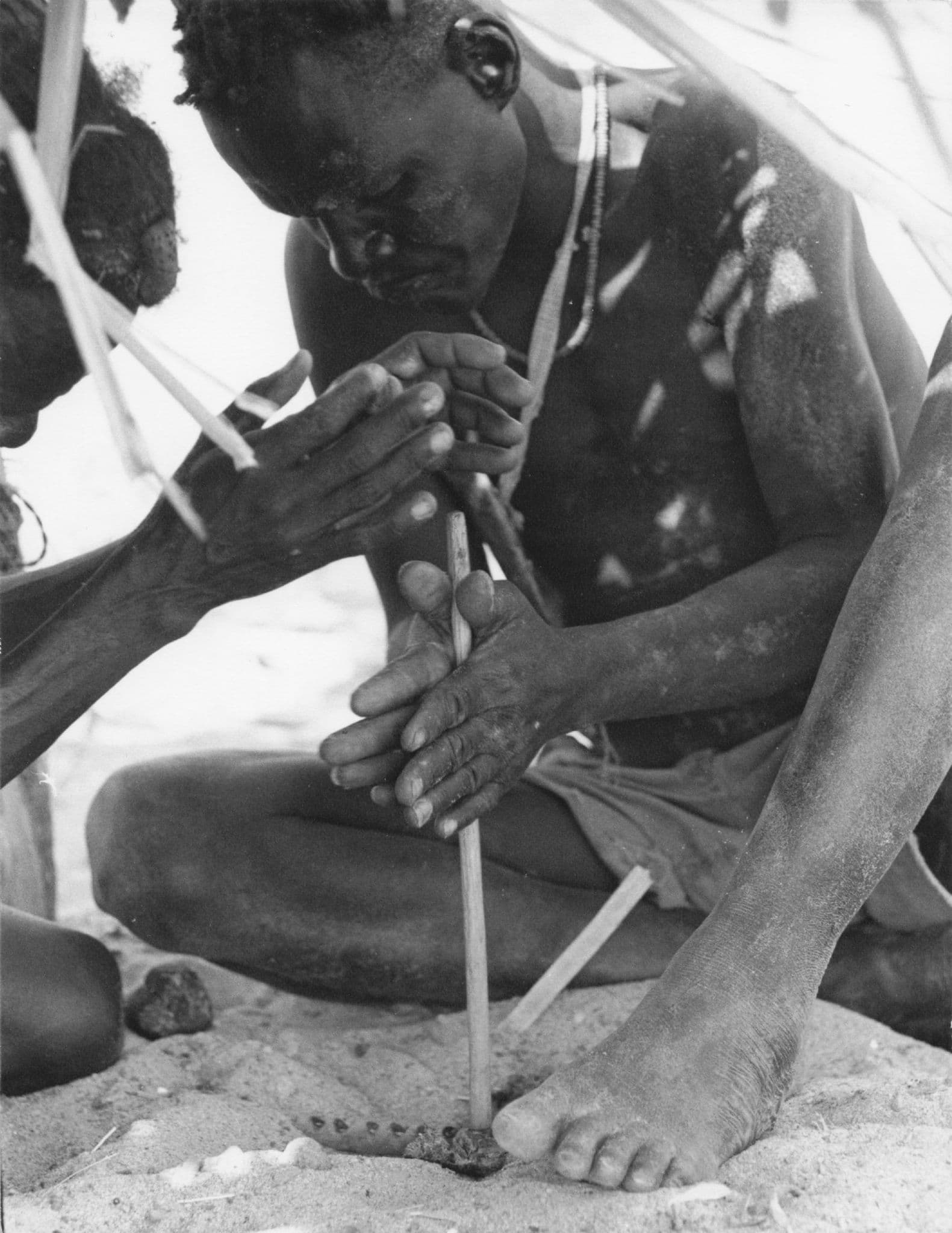 Shahilla Man Making Fire Vintage Rare Kenya Africa 7x5  Press Photo