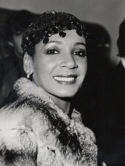 Shirley Bassey 1981 Stunning Small Rare Press Photo