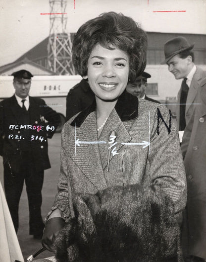 Shirley Bassey Arrives at BOAC London Airport 1961 Large Press Photo Please Read