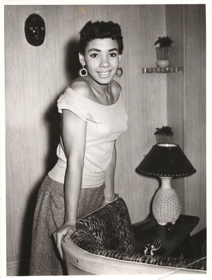 Shirley Bassey At 18 Years Old Rare 8x6 London Press Photo