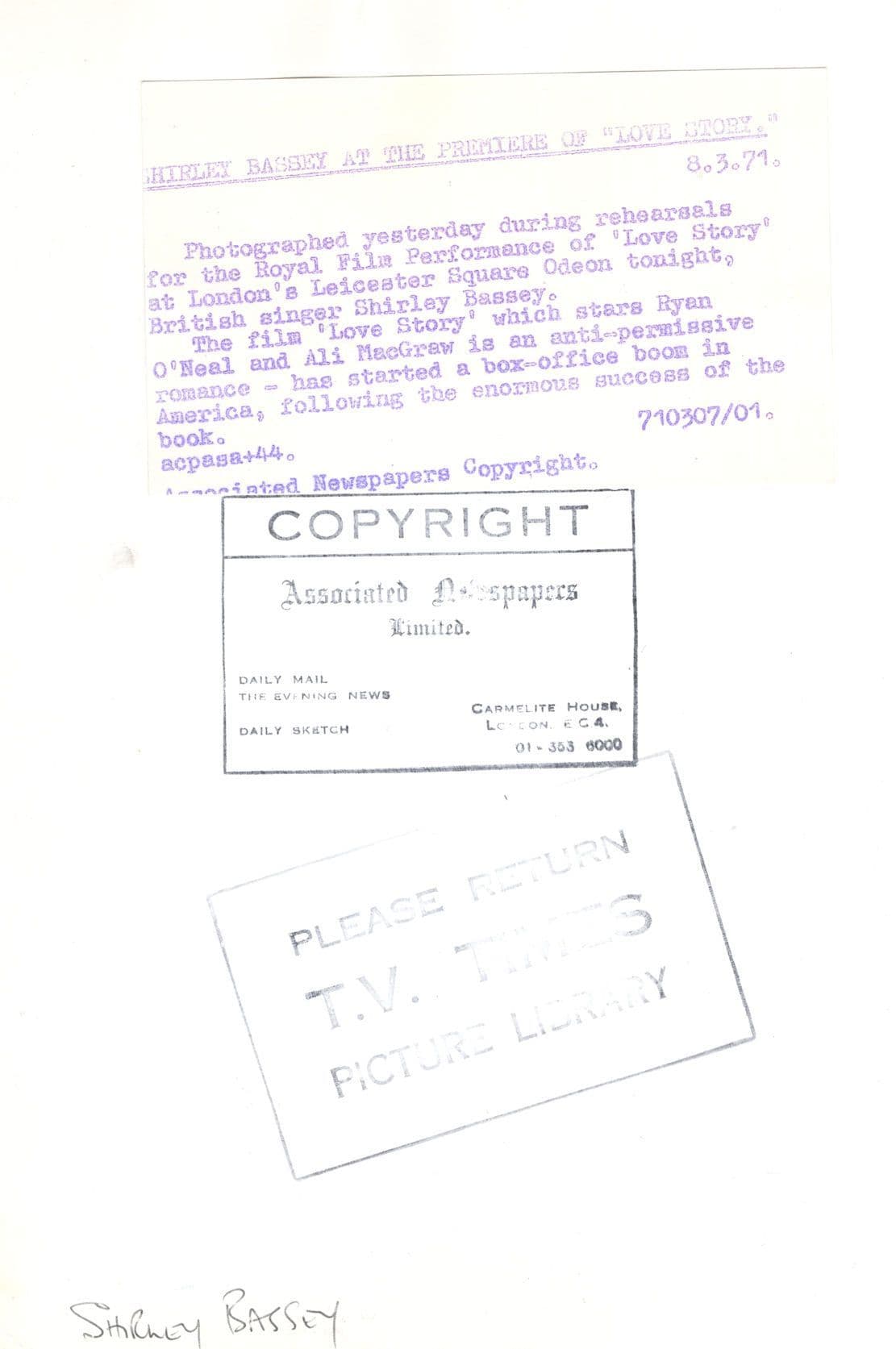 Shirley Bassey at London Film Premiere of Love Story 1971 Film Press Photo