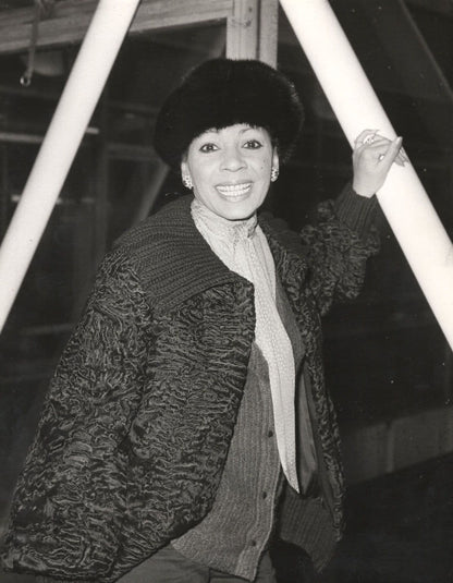 Shirley Bassey Heathrow Airport to Jamaica 1979 BBC Show 10x8 Press Photo