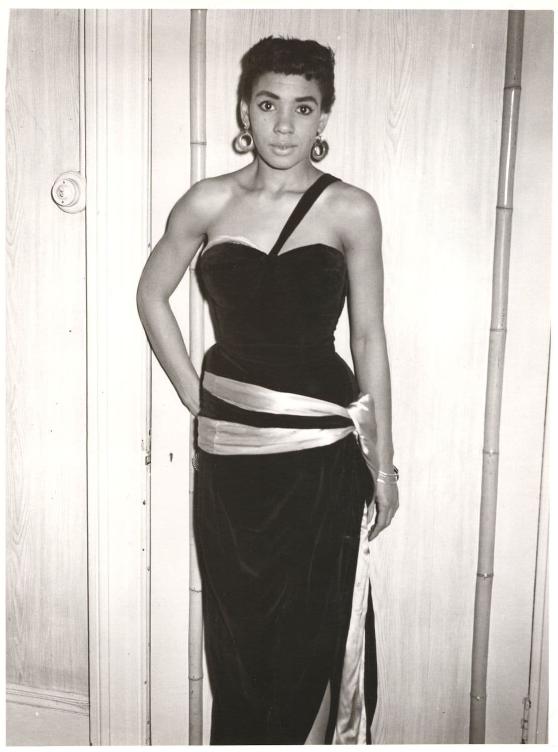 Shirley Bassey in July 1955 at 18 Years Old 8x6 London Press Photo