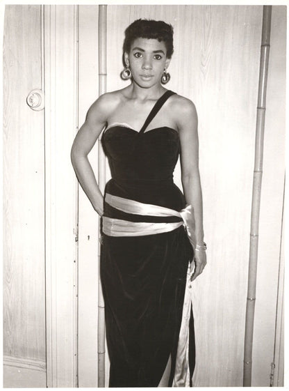 Shirley Bassey in July 1955 at 18 Years Old 8x6 London Press Photo