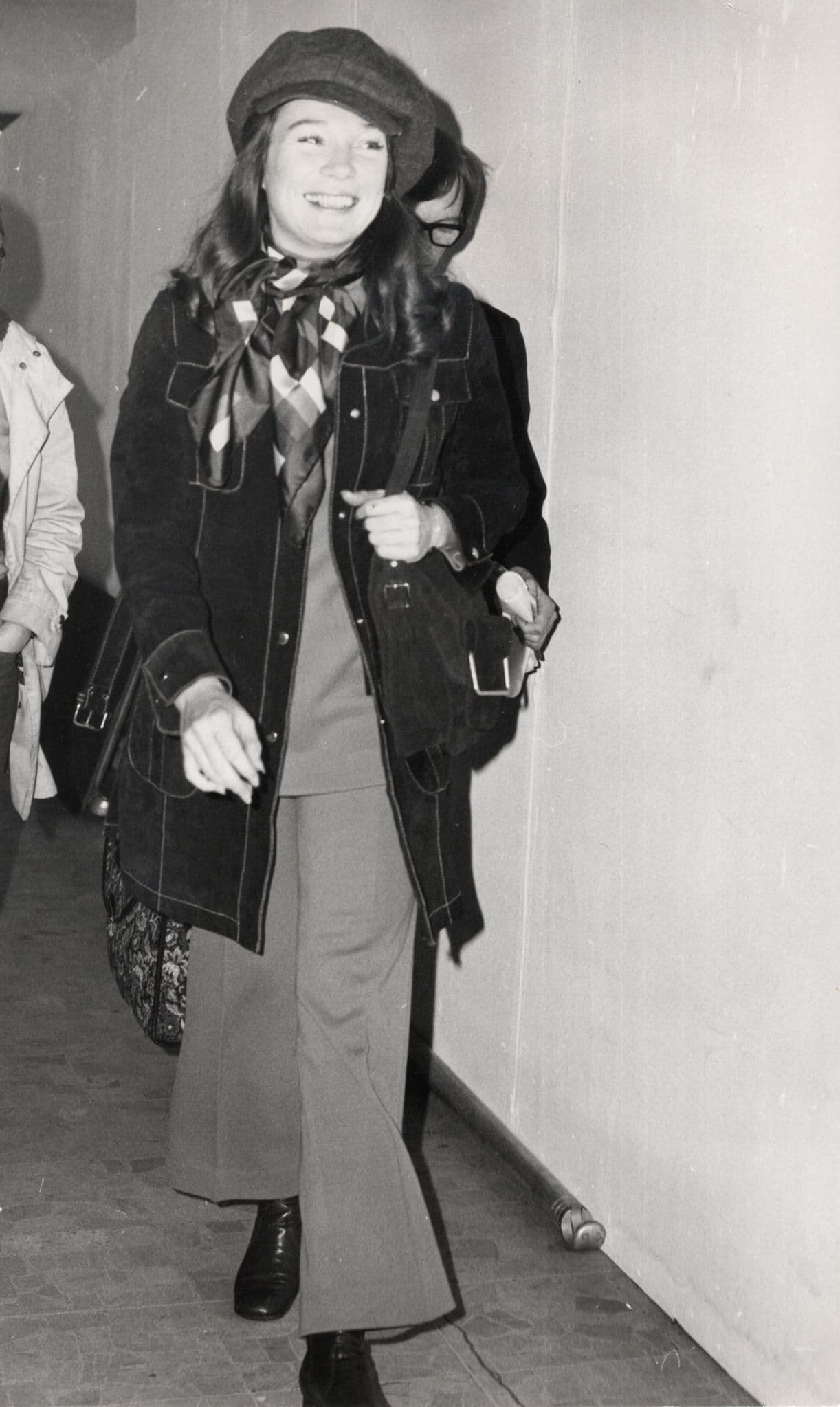 Shirley Maclaine at Heathrow London Airport 1971 to New York Press Photo