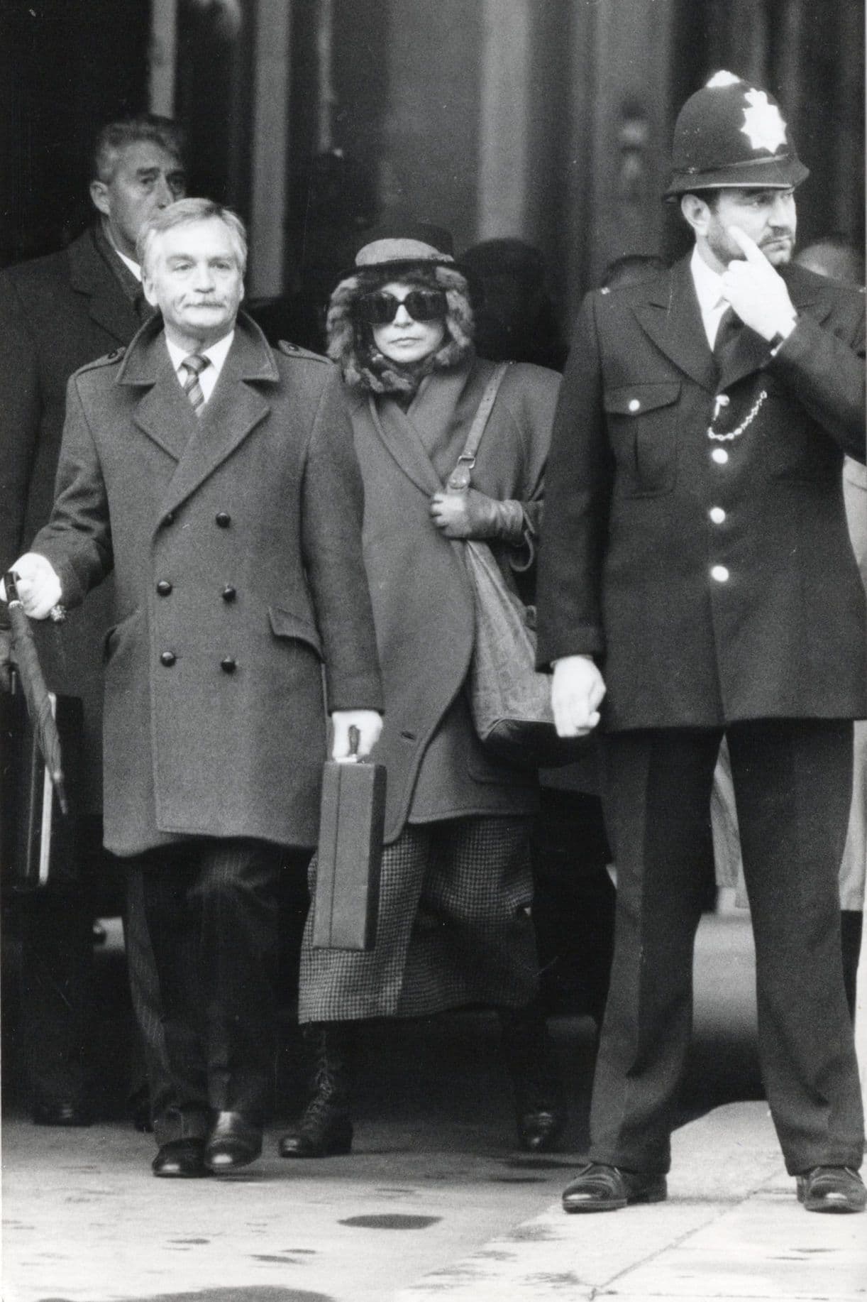 Shirley Maclaine Disguised At House Of Commons Policeman Large Press Photo
