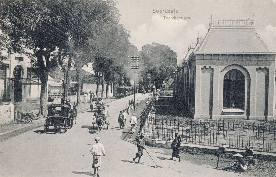 Soerabaja Surabaya Java Indonesia Toendjoengan Train Postcard