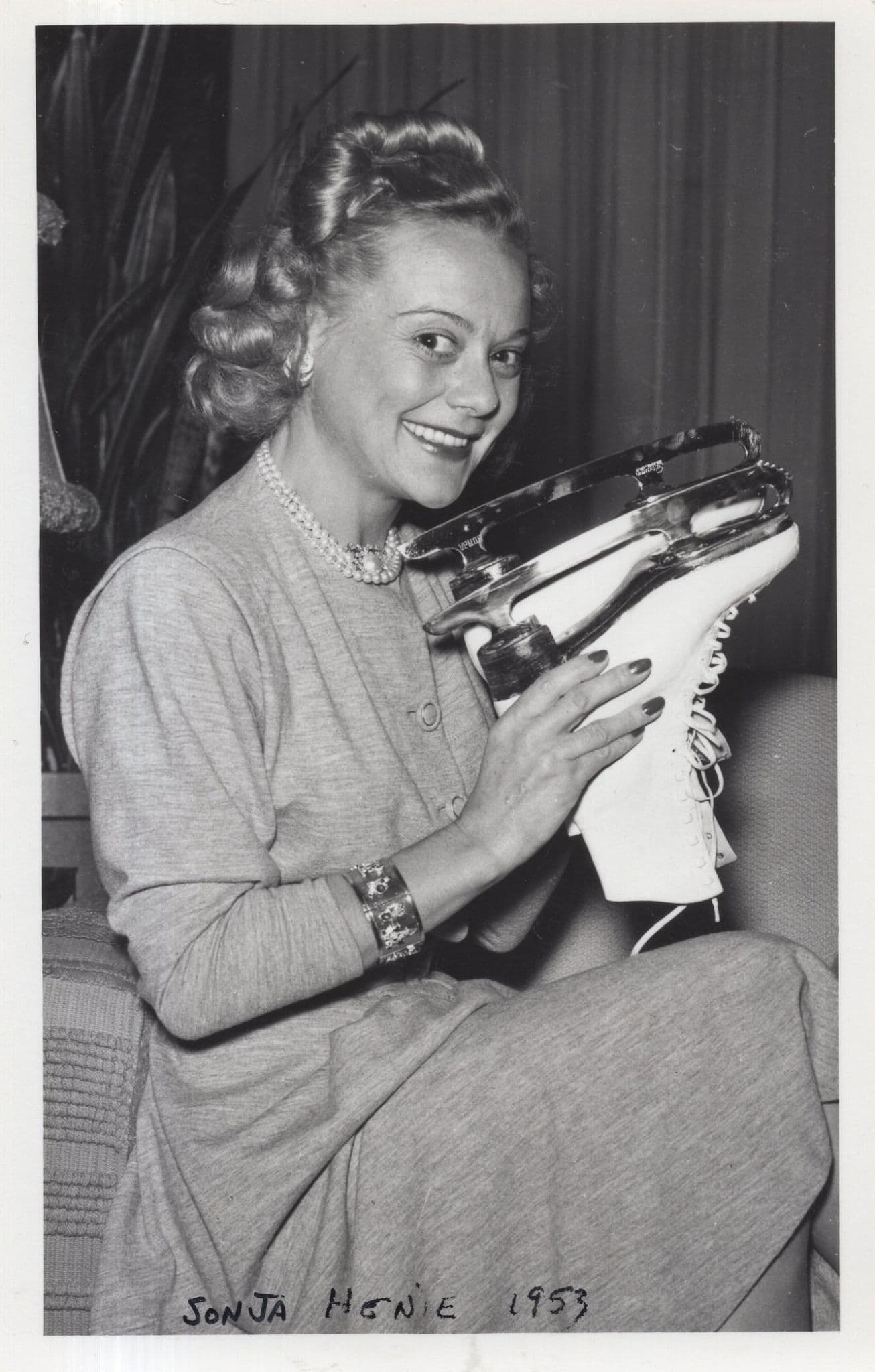 Sonja Henie Skates Norway Ice Skater in California  1953 Rare Postcard
