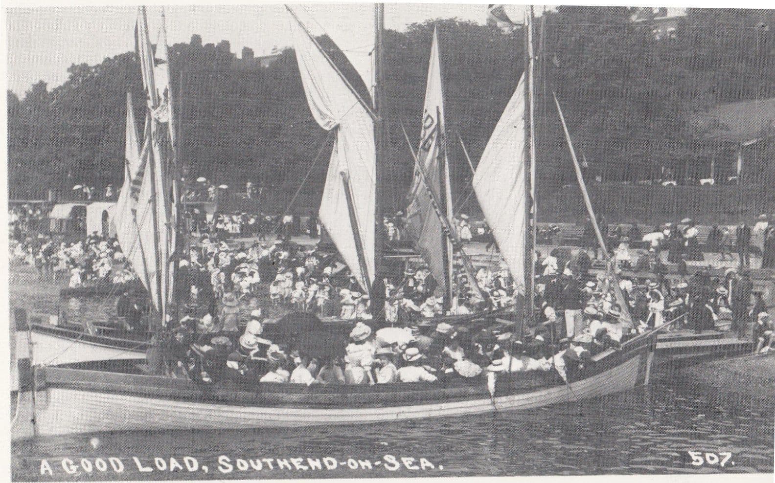 Southend On Sea A Good Load Old Boat Trip Ship Essex Postcard