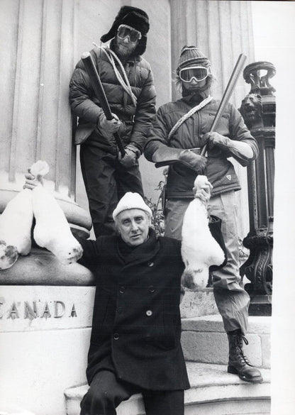 Spike Milligan 10 Downing Street Protest Margaret Thatcher 1982 Press Photo