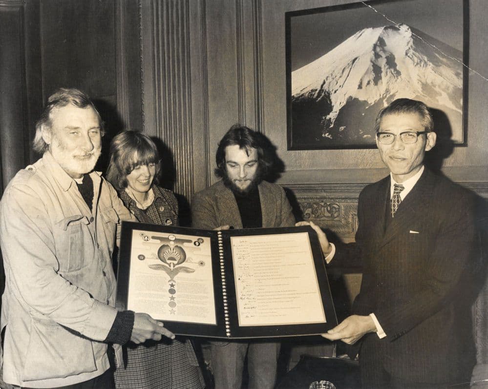 Spike Milligan Japanese Embassy 1973 Visit Save The Whale Press Photo