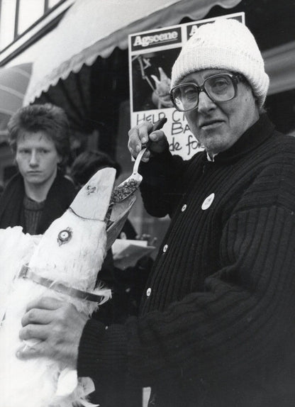 Spike Milligan London Harrods Store Animal Bird Protest TV Press Photo