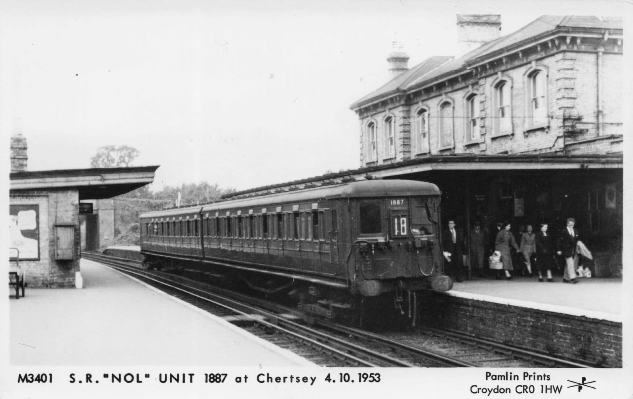 SR Nol Unit 1887 Old Train at Chertsey Station Pamlin Prints Postcard