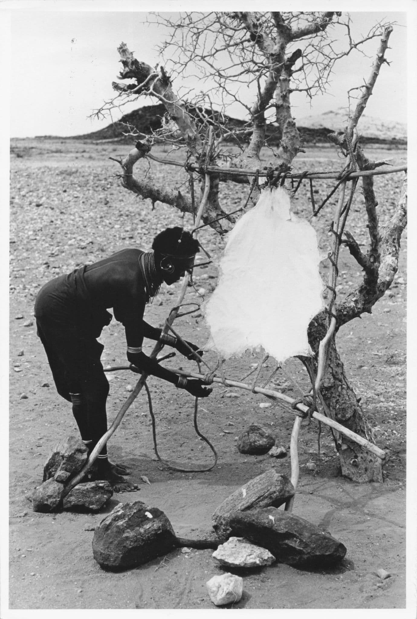 Stretching Skin Process Rendille Woman Kenya African 9x7 Press Photo