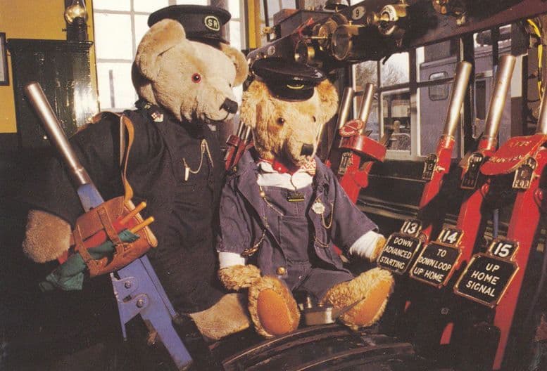 Stroudly & Billington Teddy Bears Havenstreet Station Billington Beds Postcard