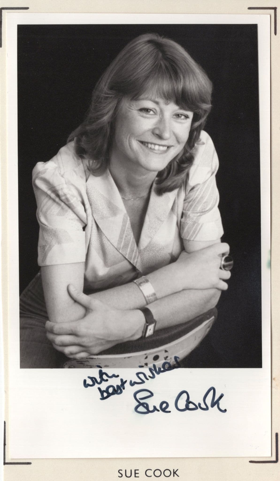 Sue Cook Crimewatch Laid Down BBC Hand Signed Undedicated Photo