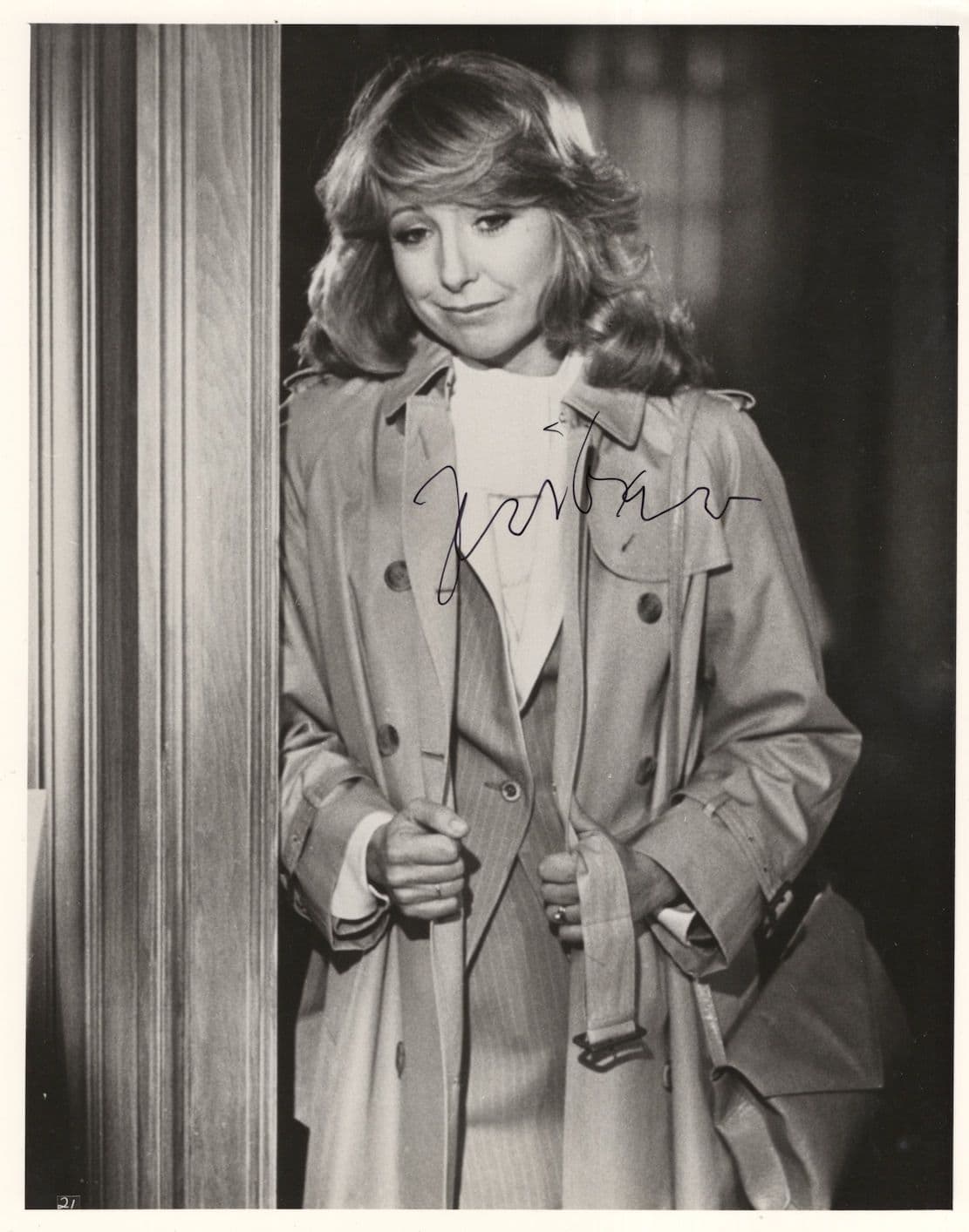 Terri Garr of Close Encounters Of The Third Kind 10x8 Hand Signed Photo